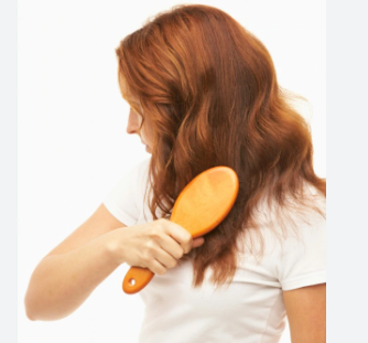 20230323021310brushing my hair