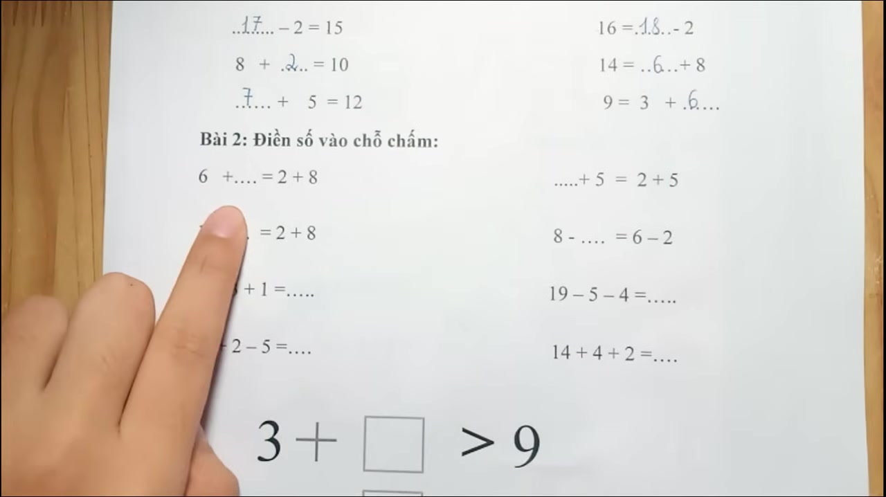 Cô Thiên Nga hướng dẫn chi tiết bài toán phức hợp có nhiều phép tính trừ liên tiếp.