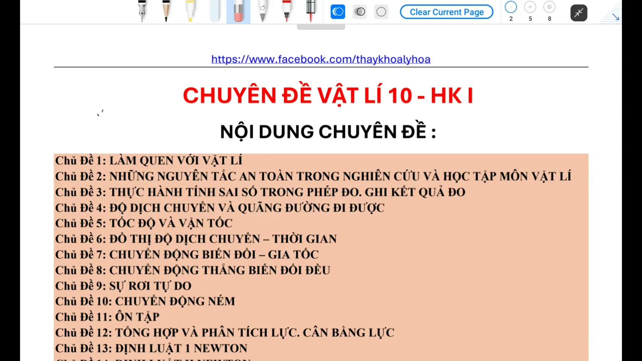 Một chồng sách tài liệu học tập dày cộp được bày ngay ngắn trên bàn.